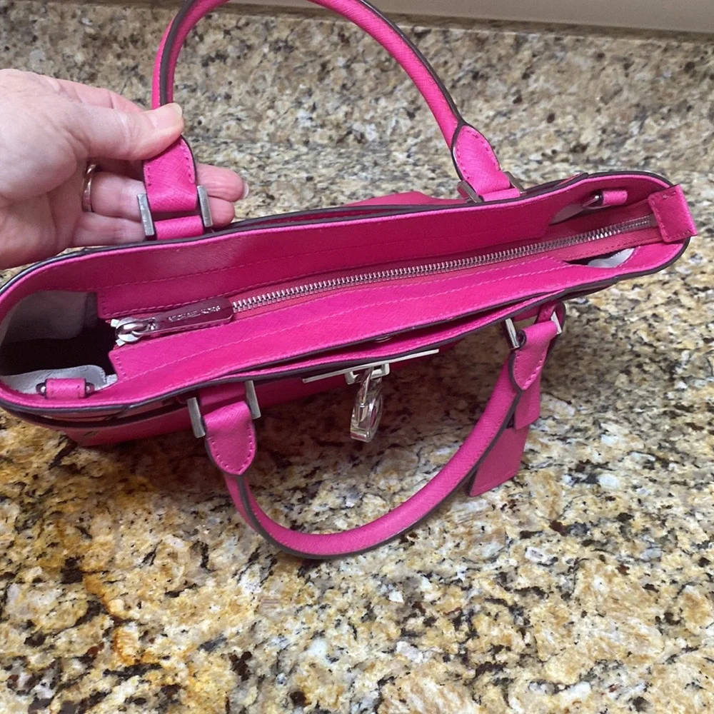 Michael Kors Hot Barbie PINK Hand Bag - LIKE NEW 👛
